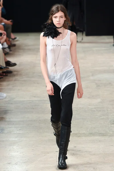Look 10